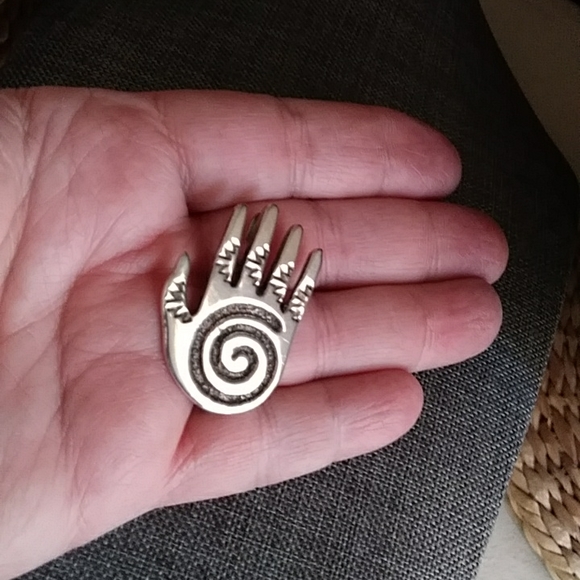 Fantastic Native American Navajo Hand Pin/Pendant - Picture 5 of 5